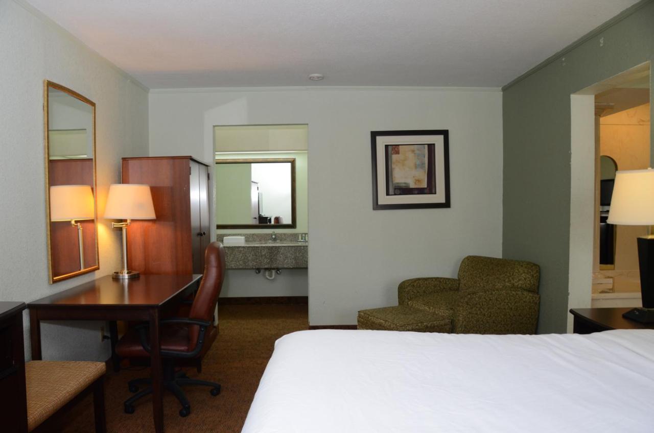 Quality Inn & Suites Covington Екстериор снимка